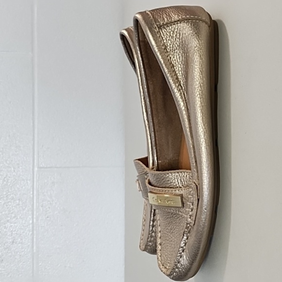 Calvin Klein Gold Pebbled Leather Comfort Loafer Shoe 7.5 Gold Metal Logo Accent - Picture 3 of 12